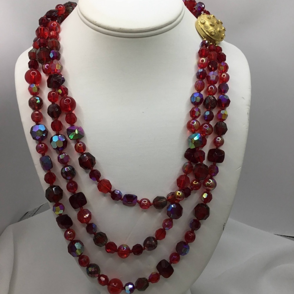 Elegant vintage Red abi crystal beaded necklace